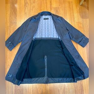Men’s Kenneth Cole Trench Coat Size: 48L